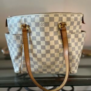 AUTHENTIC LV PURSE